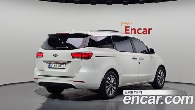 Kia Carnival 11-seater Noblesse 2016 — фото 2