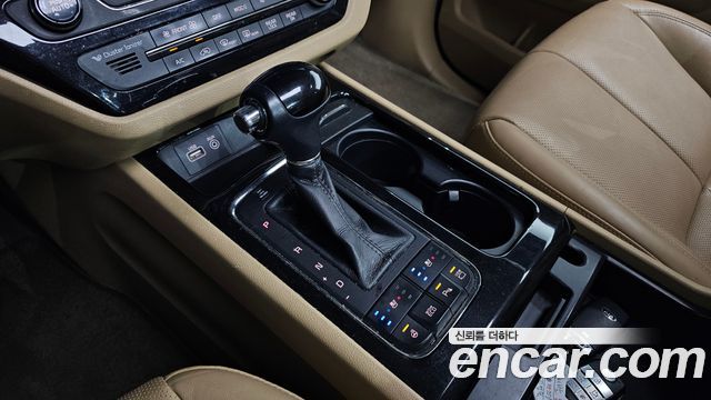 Kia Carnival 11-seater Noblesse 2016 — фото 9