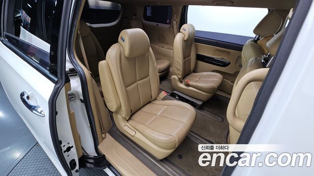 Kia Carnival 11-seater Noblesse 2016 — фото 11