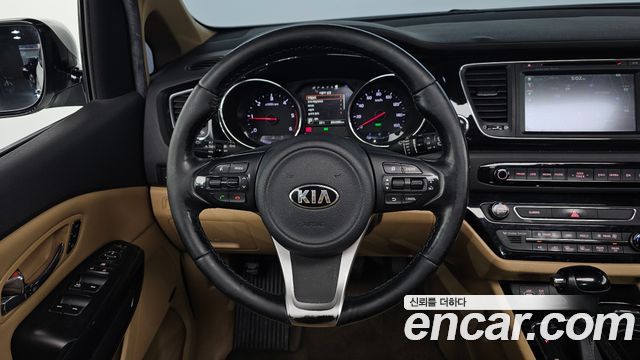 Kia Carnival 11-seater Noblesse 2016 — фото 13