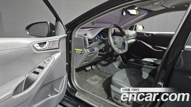 Hyundai Ioniq Electric Q 2020 — фото 10