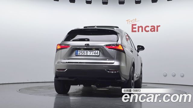 Lexus NX300h Executive 2017 — фото 4