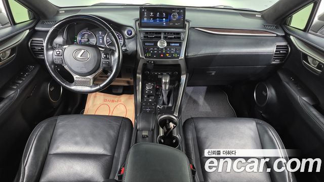 Lexus NX300h Executive 2017 — фото 7