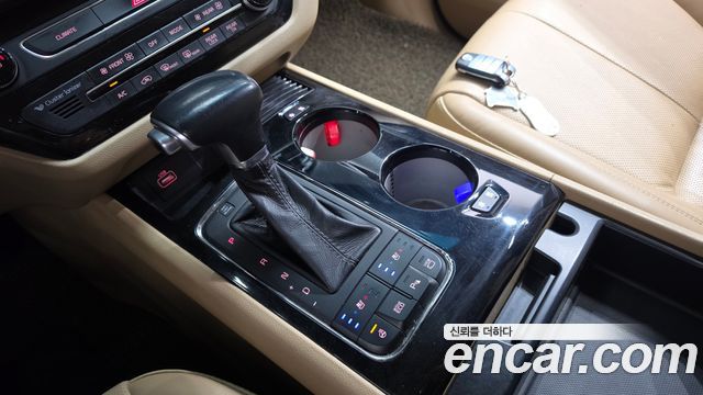 Kia Carnival 9-seater Hi-Limousine Noblesse 2017 — фото 9