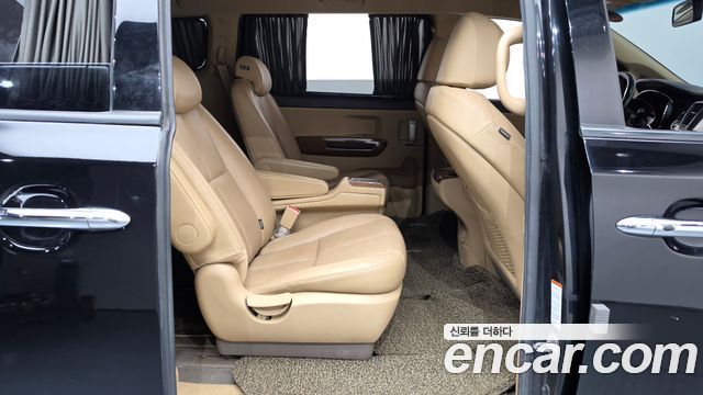 Kia Carnival 9-seater Hi-Limousine Noblesse 2017 — фото 11