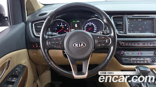Kia Carnival 9-seater Hi-Limousine Noblesse 2017 — фото 13