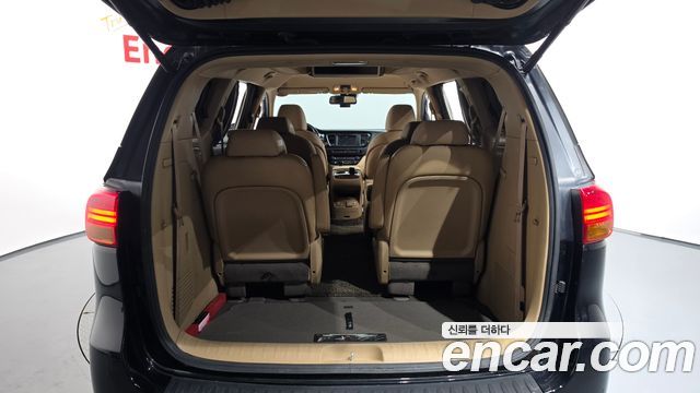 Kia Carnival 9-seater Hi-Limousine Noblesse 2017 — фото 16