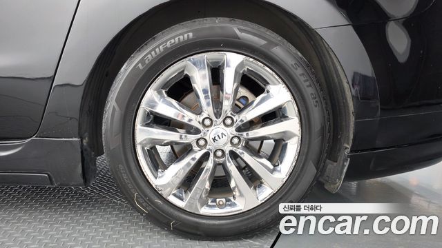 Kia Carnival 9-seater Hi-Limousine Noblesse 2017 — фото 21