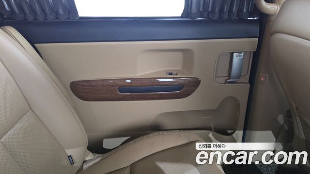 Kia Carnival 9-seater Hi-Limousine Noblesse 2017 — фото 25