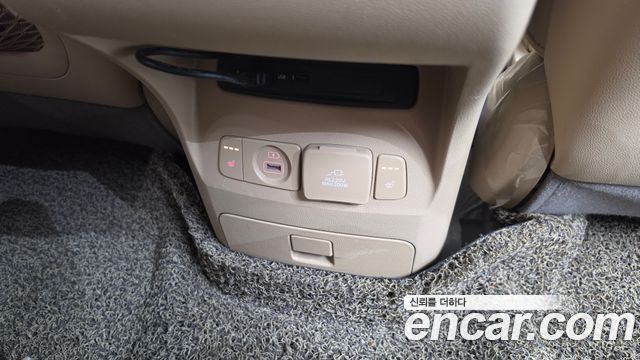 Kia Carnival 9-seater Hi-Limousine Noblesse 2017 — фото 31