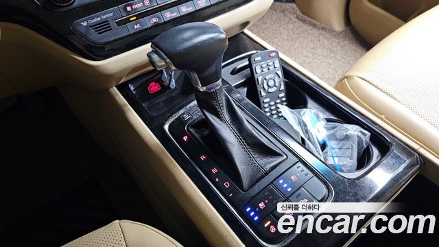 Kia Carnival 9-seater Hi-Limousine Prestige High roof 2018 — фото 9