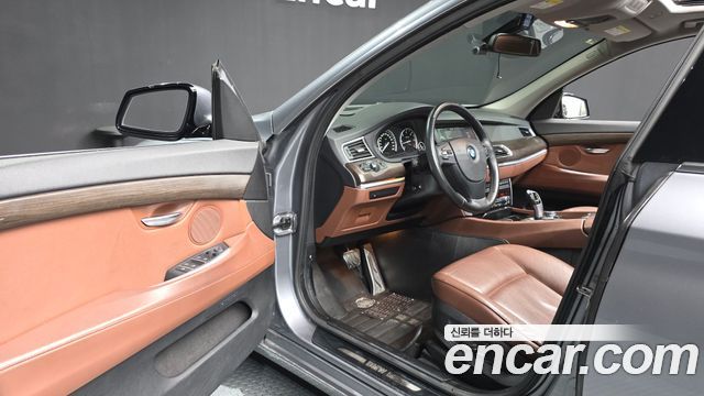 BMW 5 Series GT (F07) GT 30d 2013 — фото 10