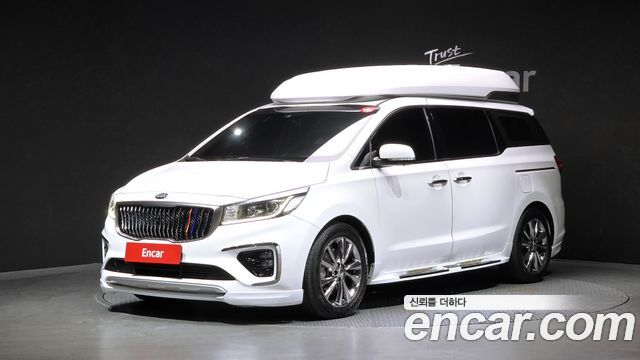 Kia Carnival 9-Seater Hi-Limousine Noblesse Special 2019 — фото 1