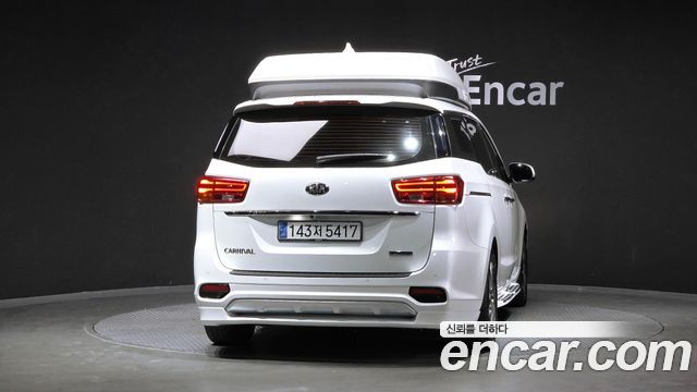 Kia Carnival 9-Seater Hi-Limousine Noblesse Special 2019 — фото 4