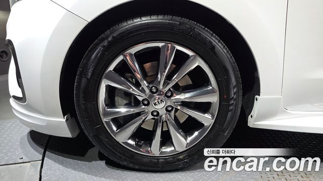 Kia Carnival 9-Seater Hi-Limousine Noblesse Special 2019 — фото 5