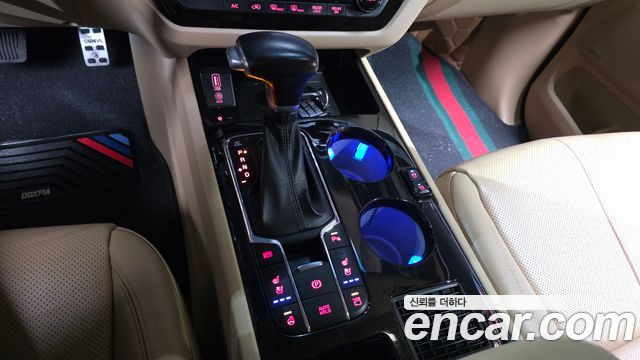 Kia Carnival 9-Seater Hi-Limousine Noblesse Special 2019 — фото 9