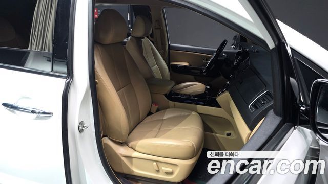 Kia Carnival 9-Seater Hi-Limousine Noblesse Special 2019 — фото 11