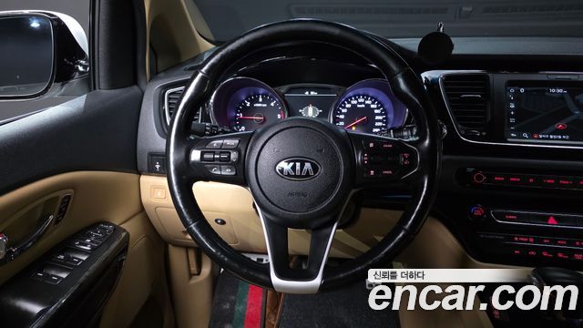 Kia Carnival 9-Seater Hi-Limousine Noblesse Special 2019 — фото 13