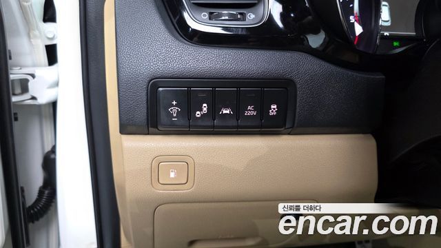 Kia Carnival 9-Seater Hi-Limousine Noblesse Special 2019 — фото 16