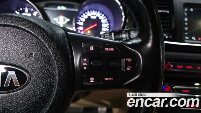 Kia Carnival 9-Seater Hi-Limousine Noblesse Special 2019 — фото 17