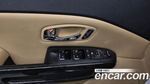 Kia Carnival 9-Seater Hi-Limousine Noblesse Special 2019 — фото 18
