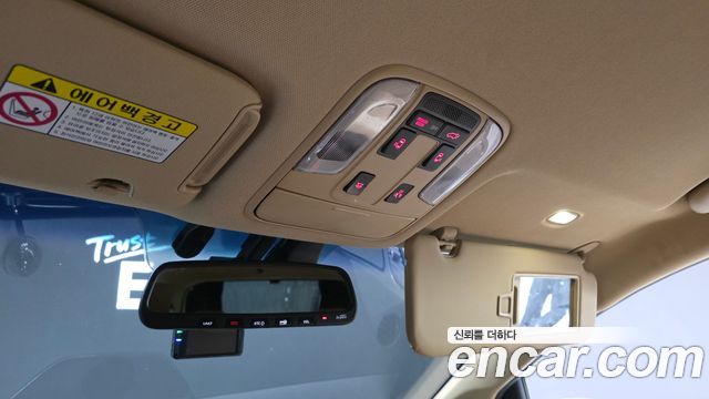 Kia Carnival 9-Seater Hi-Limousine Noblesse Special 2019 — фото 19