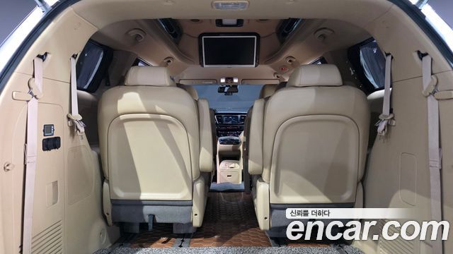 Kia Carnival 9-Seater Hi-Limousine Noblesse Special 2019 — фото 20