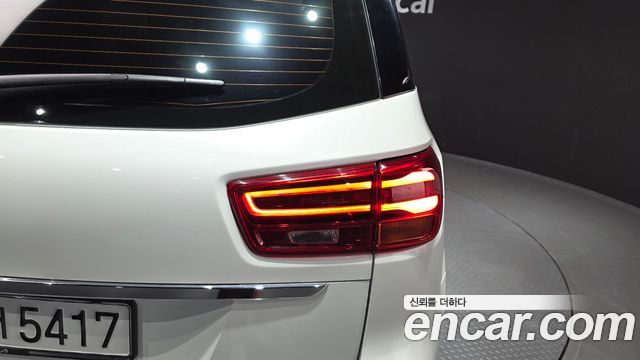 Kia Carnival 9-Seater Hi-Limousine Noblesse Special 2019 — фото 23