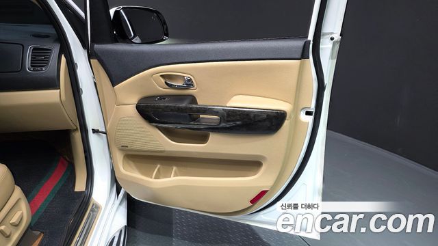 Kia Carnival 9-Seater Hi-Limousine Noblesse Special 2019 — фото 25