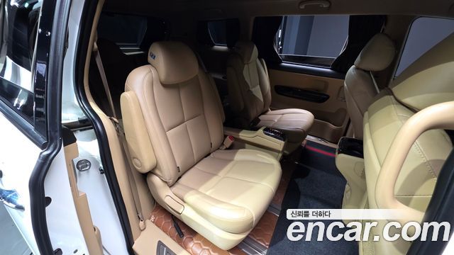 Kia Carnival 9-Seater Hi-Limousine Noblesse Special 2019 — фото 26