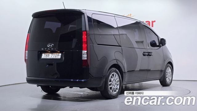 Hyundai Staria Tourer 11-Seater Modern 2022 — фото 2