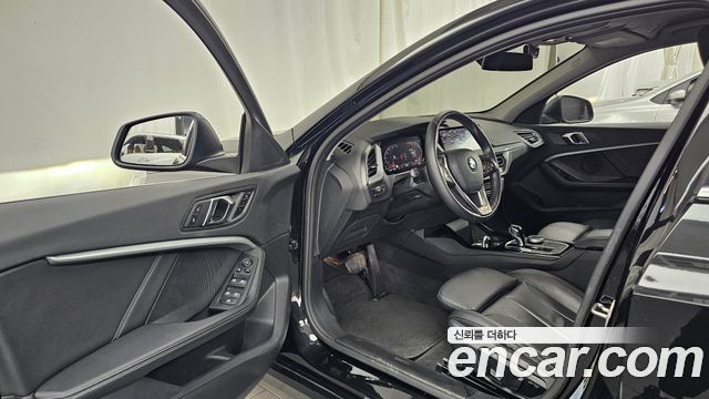 BMW 1 Series (F40) 120i Advantage 2022 — фото 10
