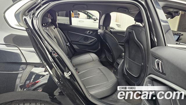 BMW 1 Series (F40) 120i Advantage 2022 — фото 11