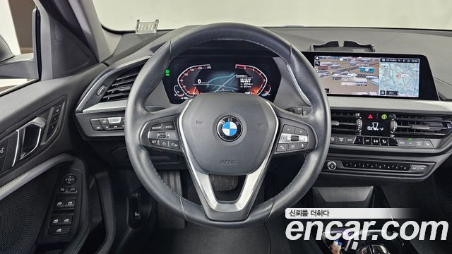 BMW 1 Series (F40) 120i Advantage 2022 — фото 13