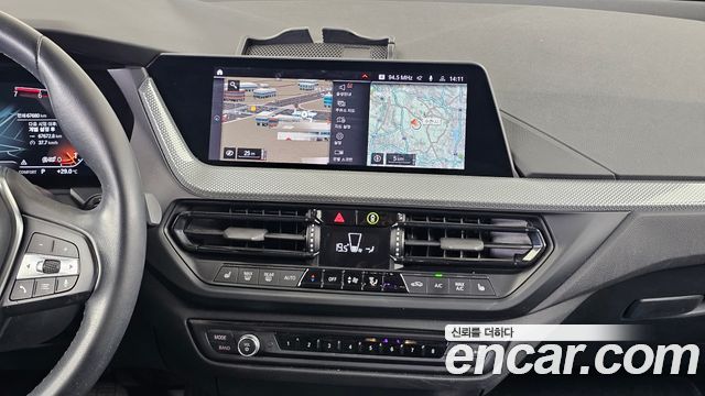 BMW 1 Series (F40) 120i Advantage 2022 — фото 17