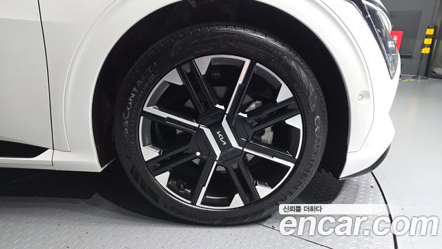 Kia EV6 Long Range 4WD GT Line 2025 — фото 21