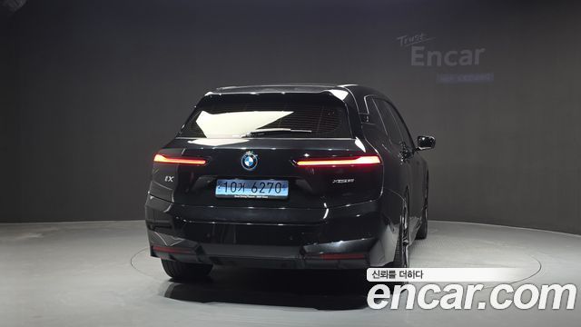BMW iX xDrive50 Sports Plus 2022 — фото 4