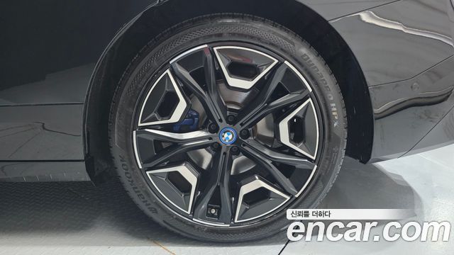 BMW iX xDrive50 Sports Plus 2022 — фото 21