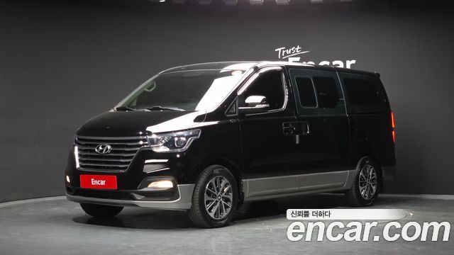 Hyundai Grand Starex Urban 9-Seater Exclusive 2020 — фото 1