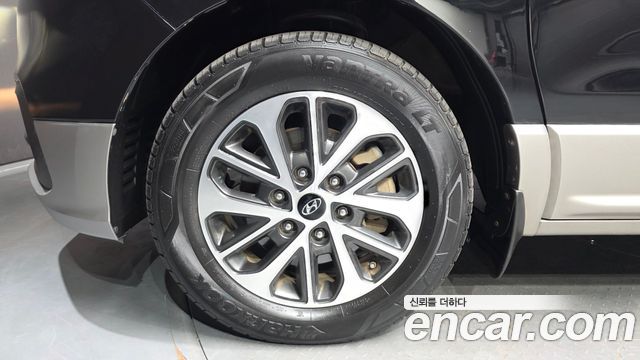 Hyundai Grand Starex Urban 9-Seater Exclusive 2020 — фото 5