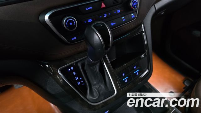 Hyundai Grand Starex Urban 9-Seater Exclusive 2020 — фото 9