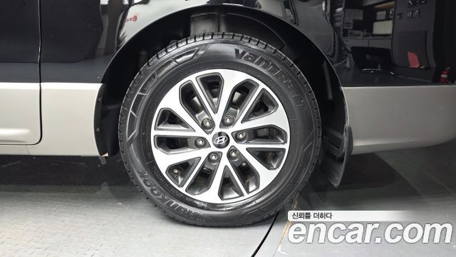 Hyundai Grand Starex Urban 9-Seater Exclusive 2020 — фото 21