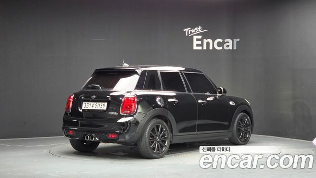 MINI Cooper S 5Door Standard 3rd 2019 — фото 2