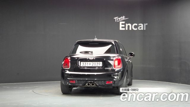 MINI Cooper S 5Door Standard 3rd 2019 — фото 4