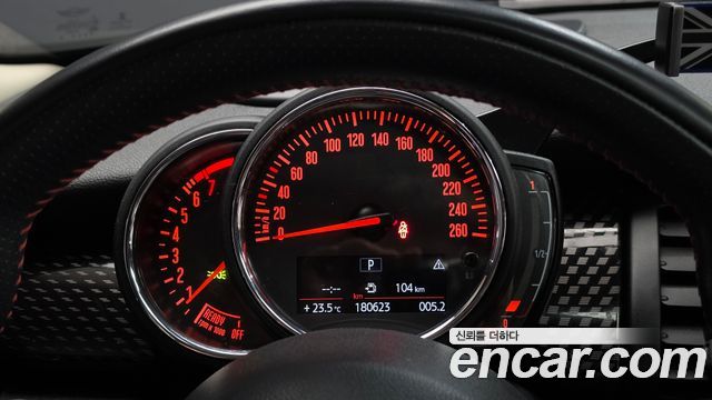 MINI Cooper S 5Door Standard 3rd 2019 — фото 8