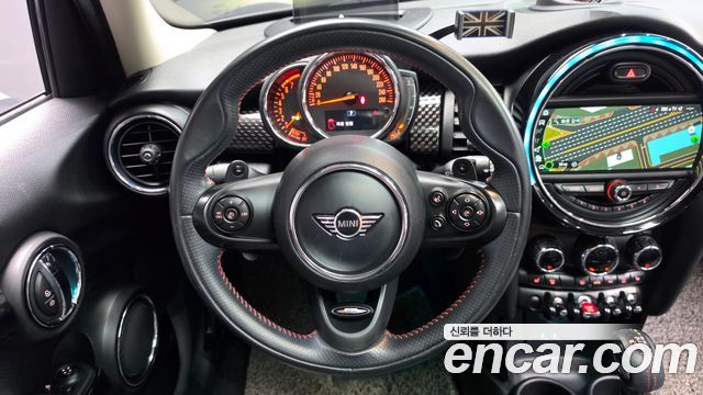 MINI Cooper S 5Door Standard 3rd 2019 — фото 12