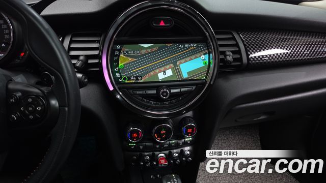 MINI Cooper S 5Door Standard 3rd 2019 — фото 13