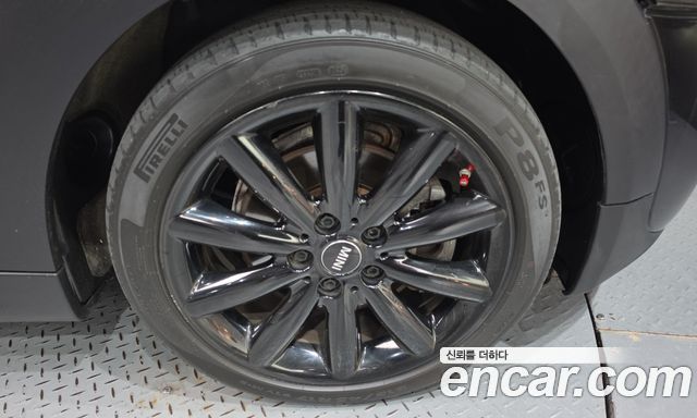MINI Cooper S 5Door Standard 3rd 2019 — фото 21