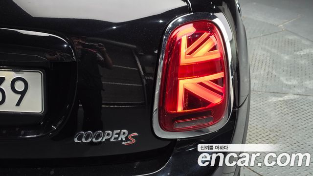 MINI Cooper S 5Door Standard 3rd 2019 — фото 23