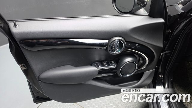 MINI Cooper S 5Door Standard 3rd 2019 — фото 24